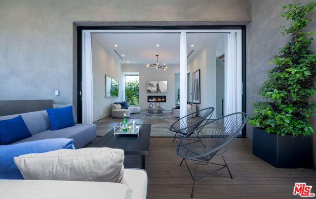 8356 W 4th Street, Los Angeles CA: https://media.crmls.org/mediaz/a0800c25-b9dd-4349-a27d-5840e9410bd4.jpg