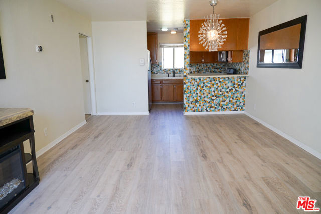 630 N Grand Avenue, Los Angeles CA: https://media.crmls.org/mediaz/a0802362-6b2d-40aa-8413-fce2f7b99030.jpg