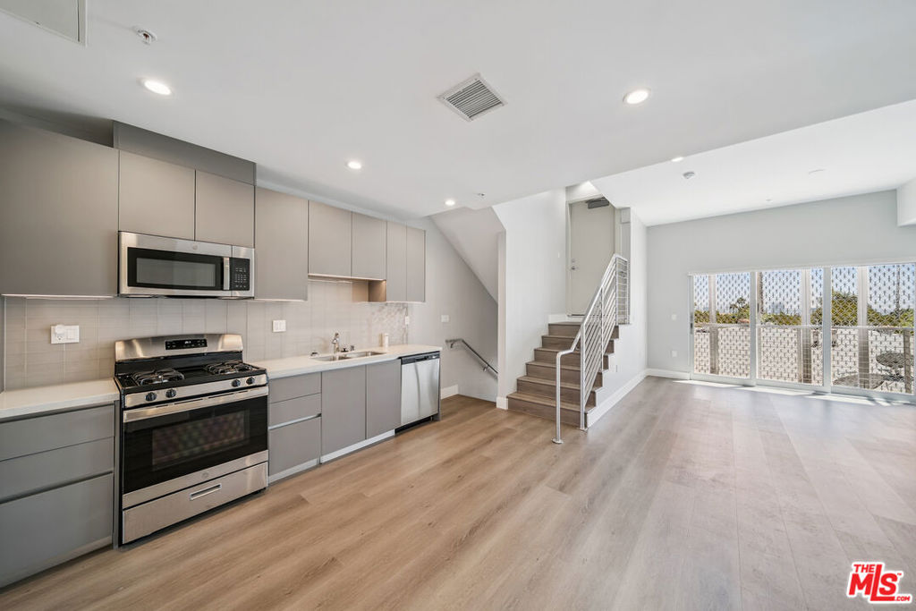 1223 N Hayworth Avenue #9