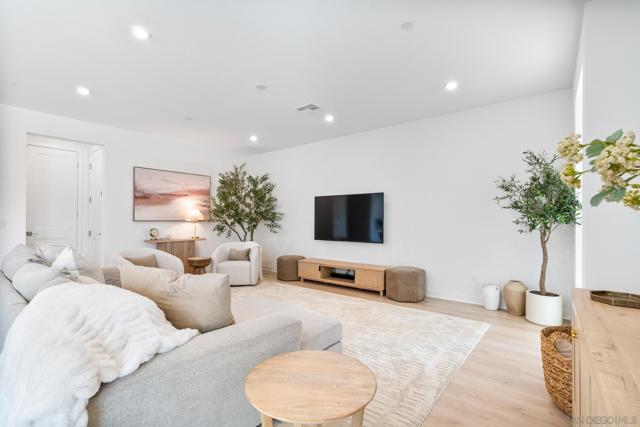 1987 Gila Glen, Escondido CA: https://media.crmls.org/mediaz/a0810cc5-4133-4e15-9caf-5867814f96e1.jpg
