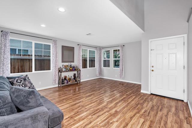 2357 N Rock Creek Drive, Los Banos CA: https://media.crmls.org/mediaz/a08149ce-31bd-4121-89c1-503aa327182c.jpg
