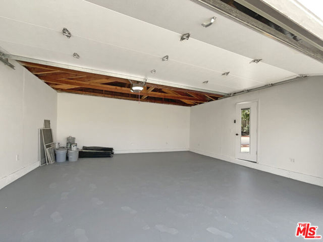 10011 Odessa Avenue, North Hills CA: https://media.crmls.org/mediaz/a082a969-625c-47b9-87b1-ae2254b651d5.jpg