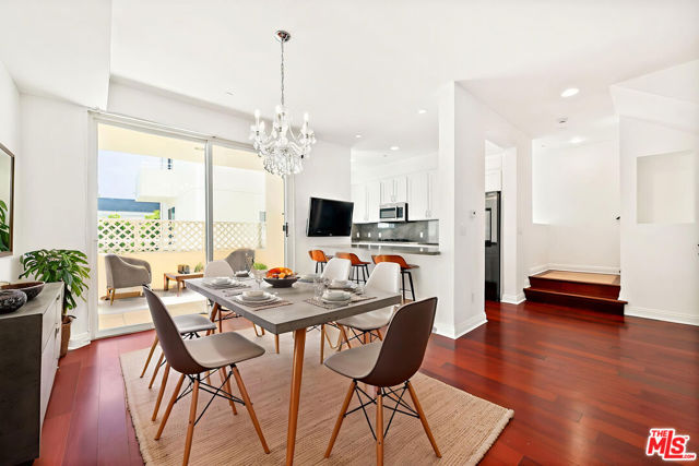 1020 Hilldale Avenue, West Hollywood CA: https://media.crmls.org/mediaz/a082b73c-2531-4d59-b1d8-ca310f75a7fe.jpg