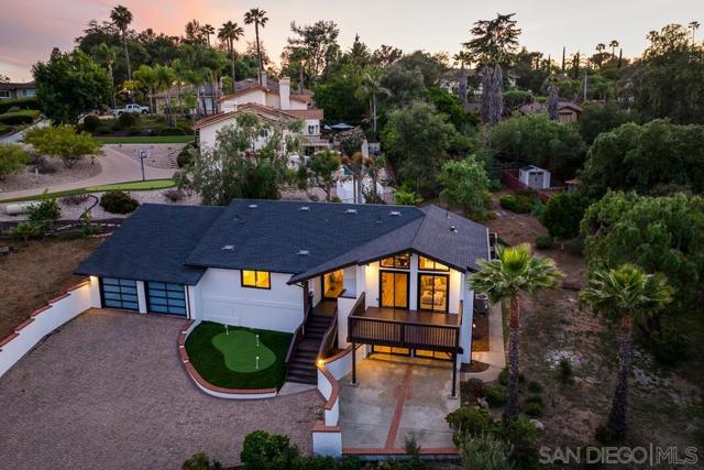 2927 Lawrence Ln, Escondido CA: https://media.crmls.org/mediaz/a082dd7e-01a6-49e4-bbc4-7fe156d49c87.jpg