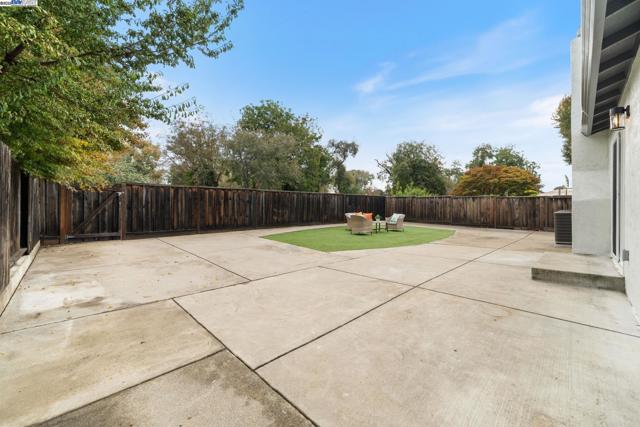 31314 San Andreas Dr, Union City CA: https://media.crmls.org/mediaz/a0834243-a2eb-4791-834b-c7c552432064.jpg