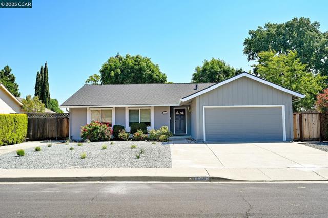 2848 Biddleford Dr, San Ramon CA: https://media.crmls.org/mediaz/a0836514-fb3b-4152-8701-56e3317dd6d5.jpg