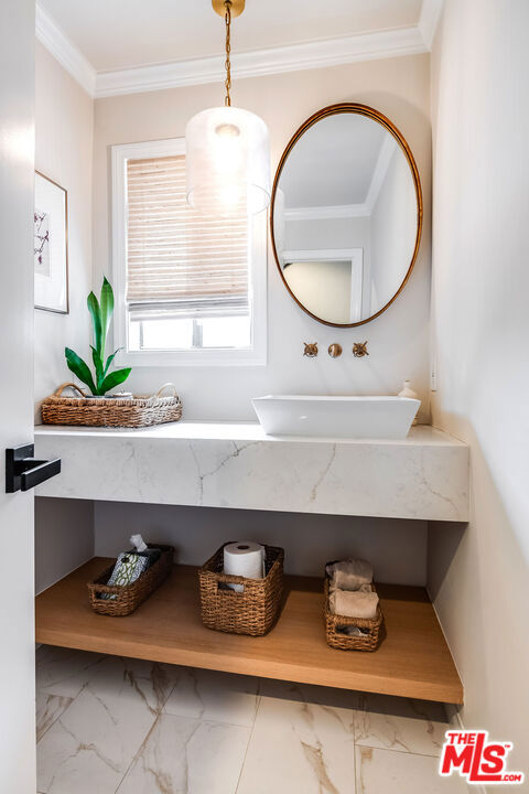 24417 Clipstone Street, Woodland Hills CA: https://media.crmls.org/mediaz/a083a3d7-2401-42b0-939f-af8cff972f23.jpg