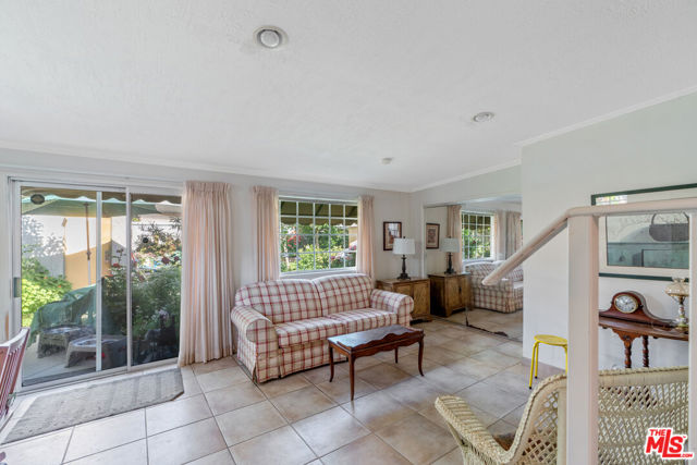 4436 Stansbury Avenue, Sherman Oaks CA: https://media.crmls.org/mediaz/a083e12a-ee9e-4b02-9866-c8e6b5d06a59.jpg