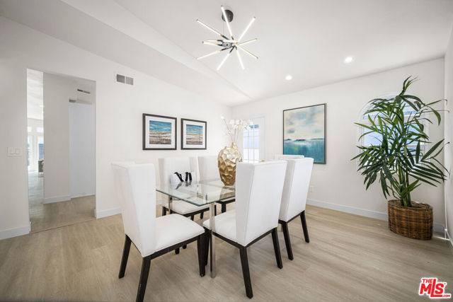 2733 Grand Summit Road, Torrance CA: https://media.crmls.org/mediaz/a083e256-f800-4c88-9787-6ad22c191aa7.jpg