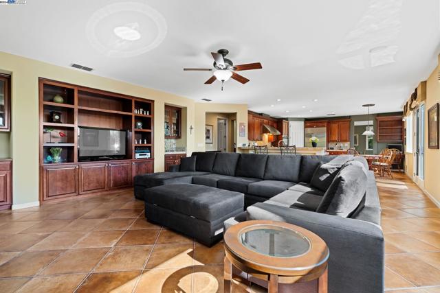 Image 20 of 60 For 1017 Vineyard Dr