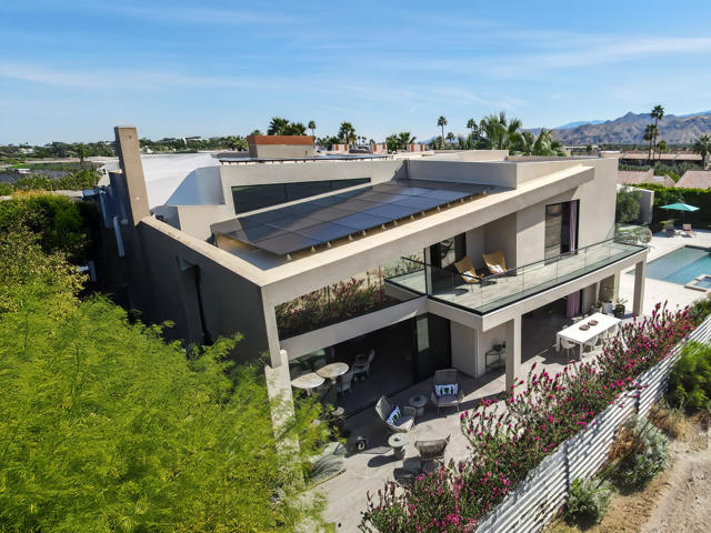 427 N Avenida Caballeros, Palm Springs CA: https://media.crmls.org/mediaz/a08494ec-536a-4c06-8f5c-10e2b747b141.jpg