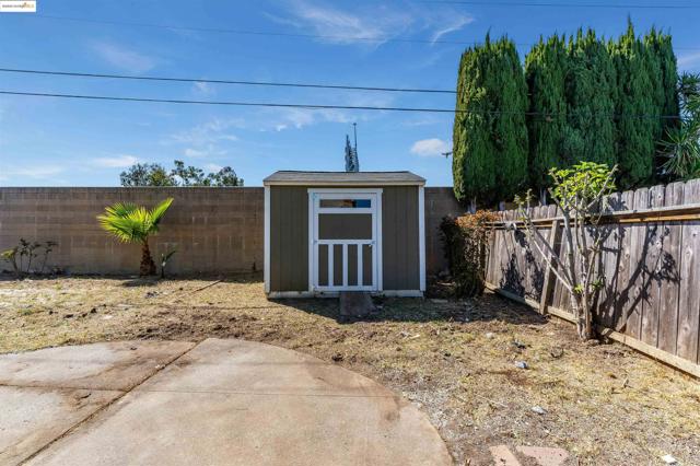 1908 New Jersey St, Fairfield CA: https://media.crmls.org/mediaz/a084de89-1603-43c3-8033-37314df4afb8.jpg