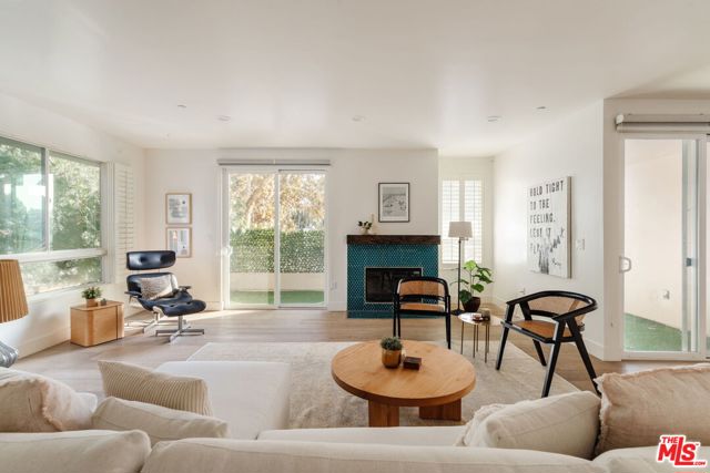 4925 Wilshire Boulevard, Los Angeles CA: https://media.crmls.org/mediaz/a08521c9-0ab1-4b69-a9ea-60e7431dd39b.jpg