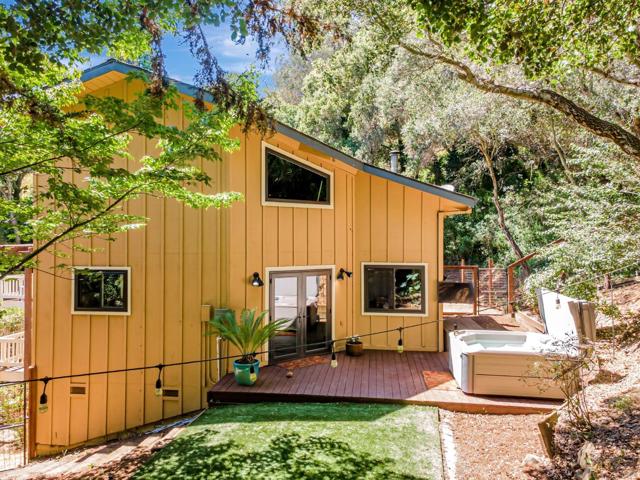 4858 Freedom Boulevard, Aptos CA: https://media.crmls.org/mediaz/a085331d-e382-49a0-a63f-106a7b0ec578.jpg