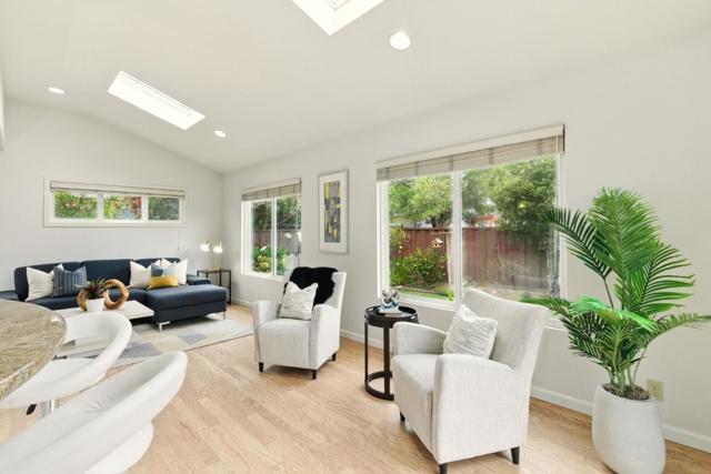 942 Constitution Drive, Foster City CA: https://media.crmls.org/mediaz/a08552d9-c96c-47ad-b557-ab60dc8477fa.jpg