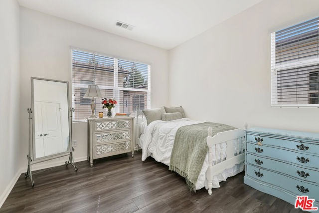 21990 Moveo Drive, Santa Clarita CA: https://media.crmls.org/mediaz/a0855c11-5839-46aa-aefe-d4d0d7b830e3.jpg