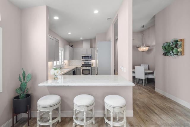 246 C Avenue, Coronado CA: https://media.crmls.org/mediaz/a085651f-2042-4681-8787-105dab3d7b16.jpg