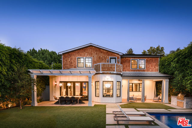 4117 Dixie Canyon Avenue, Sherman Oaks CA: https://media.crmls.org/mediaz/a085e76a-01f1-46af-af4c-8d942ad01f97.jpg
