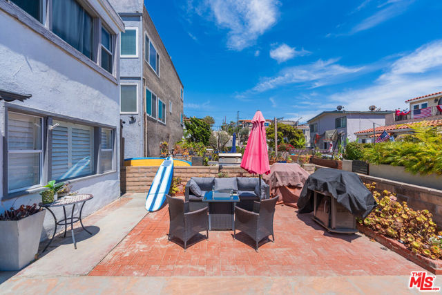 71 19th Street, Hermosa Beach, California 90254, 0 ,Residential Income,For Sale,19th,0,26853499