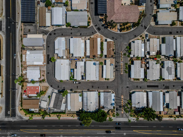 88 Dunes Circle, Cathedral City CA: https://media.crmls.org/mediaz/a0860b09-8b0f-425a-a786-68a83b239e83.jpg