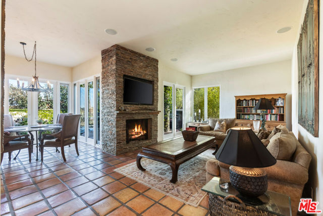 23407 W Copacabana Street, Malibu CA: https://media.crmls.org/mediaz/a086333b-7cc2-4181-974b-1c54cfe11c70.jpg