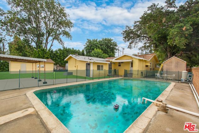 7231 Vanalden Avenue, Reseda CA: https://media.crmls.org/mediaz/a086370d-c542-4629-8ccd-d82e6b98eaa1.jpg