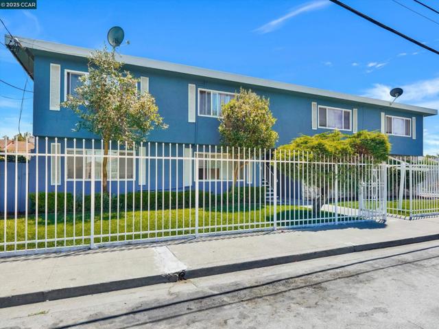 2518 Manchester Ave, San Pablo CA: https://media.crmls.org/mediaz/a08649dd-33c9-4baa-8544-d0a56d64b769.jpg