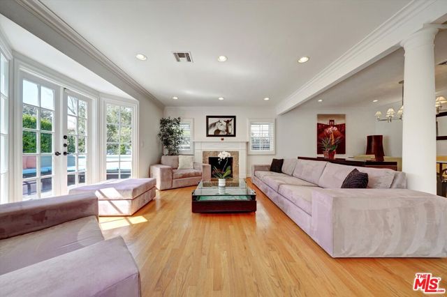 660 S Gretna Green Way, Los Angeles CA: https://media.crmls.org/mediaz/a0867849-8391-4e26-b22e-26036eaffbaf.jpg