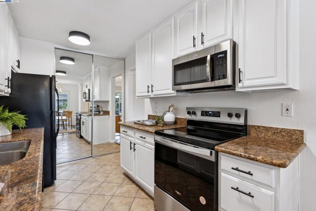 150 Sharene Ln, Walnut Creek CA: https://media.crmls.org/mediaz/a086a3a0-eb8f-4470-ba76-db88f8c7b112.jpg