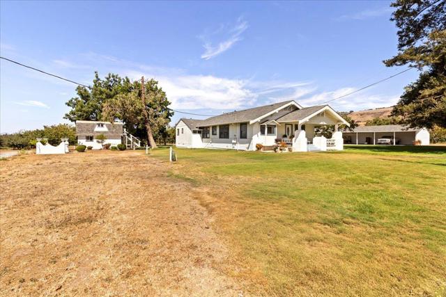 4125 Prunedale Avenue, Gilroy CA: https://media.crmls.org/mediaz/a086d86e-b7c7-412d-92b3-b83048c02127.jpg