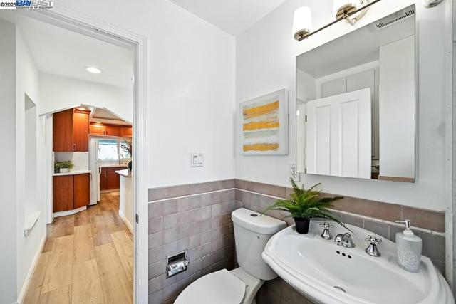 3419 Del Valle Cir, San Leandro CA: https://media.crmls.org/mediaz/a086e1f2-a48d-455c-8c96-3388cff2c25d.jpg