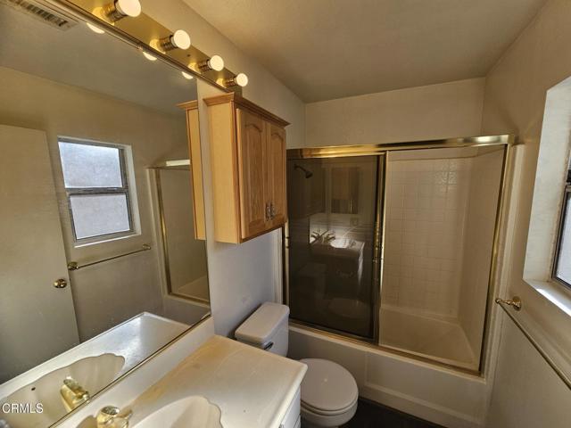11643 Luanda Street, Lakeview Terrace CA: https://media.crmls.org/mediaz/a0873af4-2a56-4743-9ce8-0e78e8d76c22.jpg