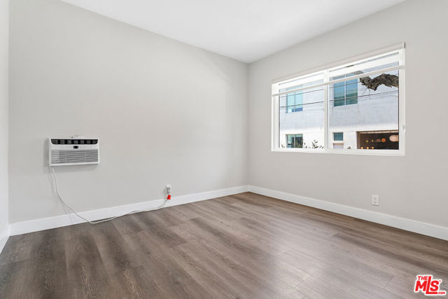 1411 Innes Place, Venice CA: https://media.crmls.org/mediaz/a087740f-e26f-4eae-8513-14fdfa03e7b5.jpg