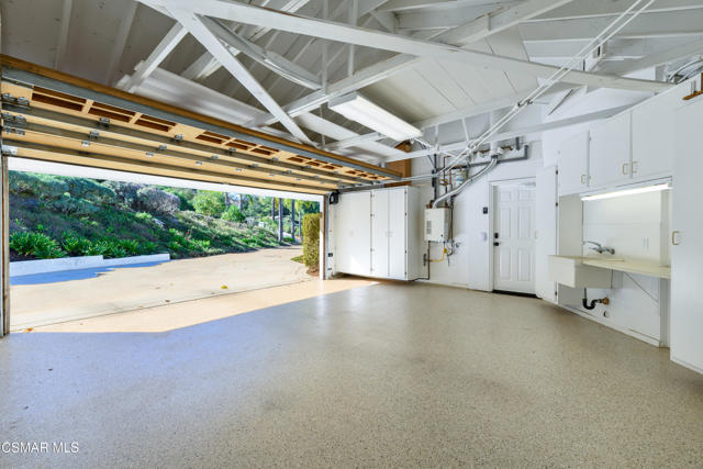 87 Pinecrest Road, Westlake Village CA: https://media.crmls.org/mediaz/a088080c-1258-469b-b982-c0ba2f5819fb.jpg