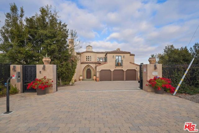 29549 Harvester Road, Malibu CA: https://media.crmls.org/mediaz/a088091f-855a-46ba-b991-e2dc93a55fa4.jpg