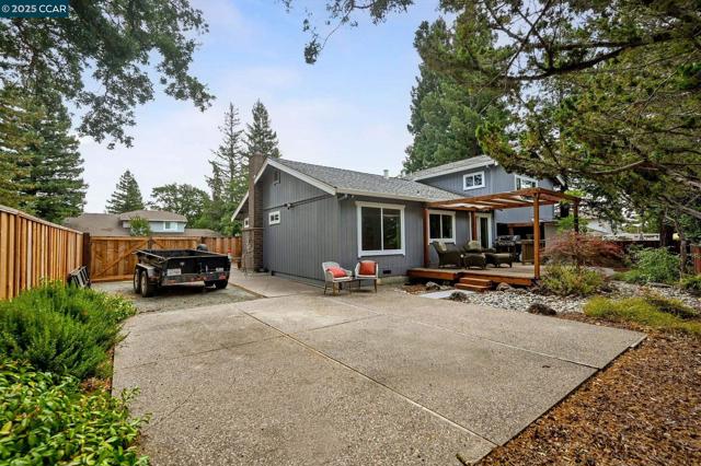 101 Stowbridge Ct., Danville CA: https://media.crmls.org/mediaz/a0895b82-8590-42cf-bf29-693db2b3d144.jpg