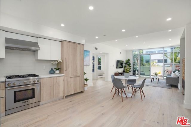 8210 Fountain Avenue, West Hollywood CA: https://media.crmls.org/mediaz/a08990a3-c40c-4cf8-b87b-ba9011718ce5.jpg