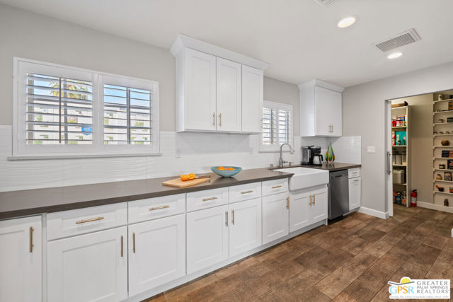 2002 S Bobolink Lane, Palm Springs CA: https://media.crmls.org/mediaz/a08a908c-f534-4a07-8b81-b6d5f6974d39.jpg