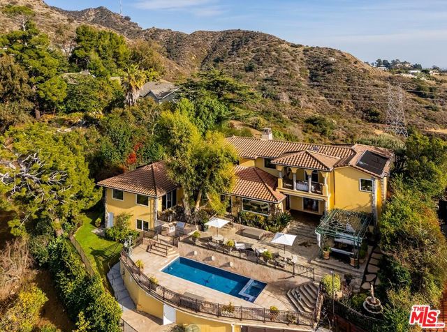 3595 Wonder View Drive, Los Angeles CA: https://media.crmls.org/mediaz/a08aa2f8-9dc5-45f2-8d47-2e3988de18f0.jpg
