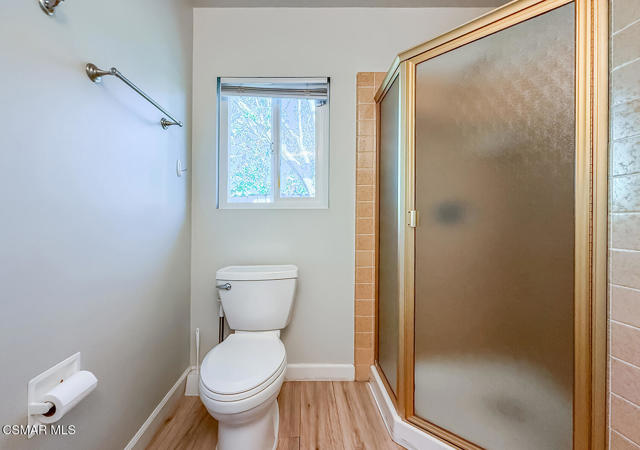 1251 Buckingham Drive, Thousand Oaks CA: https://media.crmls.org/mediaz/a08b80cd-81f0-4d3c-88fc-1f10bbe2964c.jpg