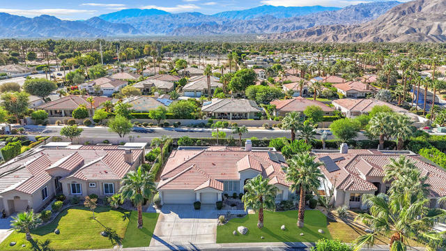 29 Calle La Reina, Rancho Mirage CA: https://media.crmls.org/mediaz/a08c9f8f-29c6-44ba-864f-11c39ce8133b.jpg