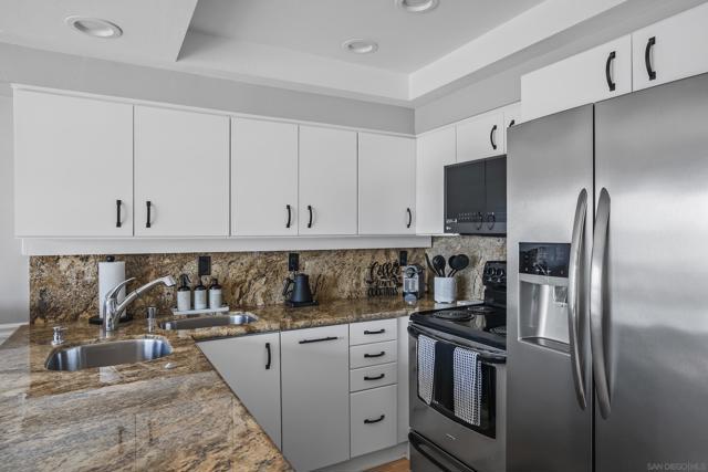 1623 Glorietta Blvd, Coronado CA: https://media.crmls.org/mediaz/a08cb817-1b17-4806-ba43-785b2ab31e6c.jpg