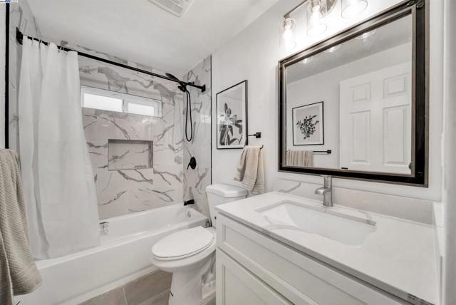 3031 Logan St, Oakland CA: https://media.crmls.org/mediaz/a08cbebc-e9d6-4d8e-a69f-78d3be8cca21.jpg