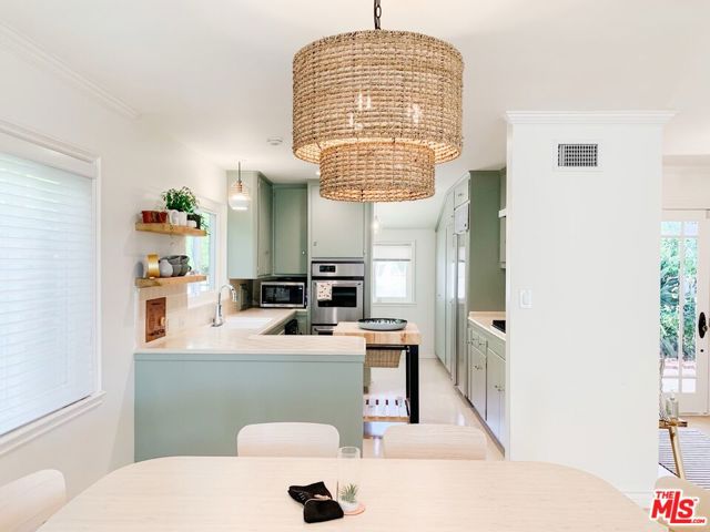 251 Monte Grigio Drive, Pacific Palisades CA: https://media.crmls.org/mediaz/a08cef25-f2f2-473c-ab0a-a363dfd73dbb.jpg
