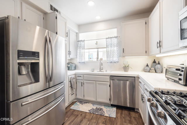 Detail Gallery Image 4 of 38 For 148 Beach Side Ct, Ventura,  CA 93001 - 2 Beds | 2/1 Baths