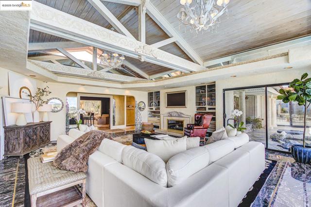 4146 Canyon Rd, Lafayette CA: https://media.crmls.org/mediaz/a08e74a4-482a-4b19-8cbc-ae38091dc4f5.jpg