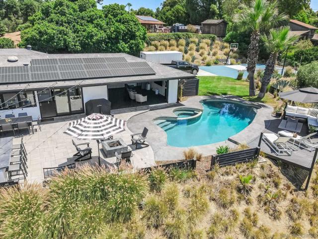 1271 Via Sendero, Escondido CA: https://media.crmls.org/mediaz/a08e9241-0f9a-4964-bfa3-73ef917c9214.jpg