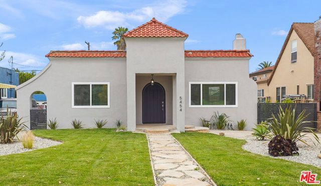 5454 West Boulevard, Los Angeles, California 90043, 3 Bedrooms Bedrooms, ,3 BathroomsBathrooms,Single Family Residence,For Sale,West,24393347