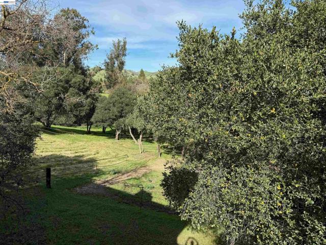 10700 Foothill Rd, Sunol CA: https://media.crmls.org/mediaz/a08f6385-e450-4094-ad3f-cfda63c36315.jpg