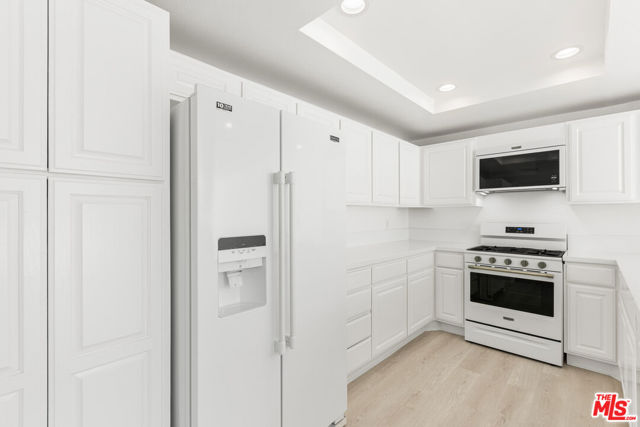 4240 Lost Hills Road, Calabasas CA: https://media.crmls.org/mediaz/a08fd658-475d-4960-ba38-262c9dc5c39a.jpg